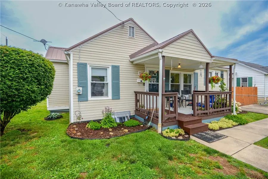 902 S B Street, Saint Albans, WV 25177 - #2