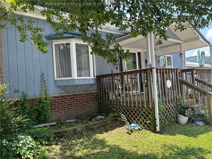 404 William Street, Cedar Grove, WV 25039 - #2