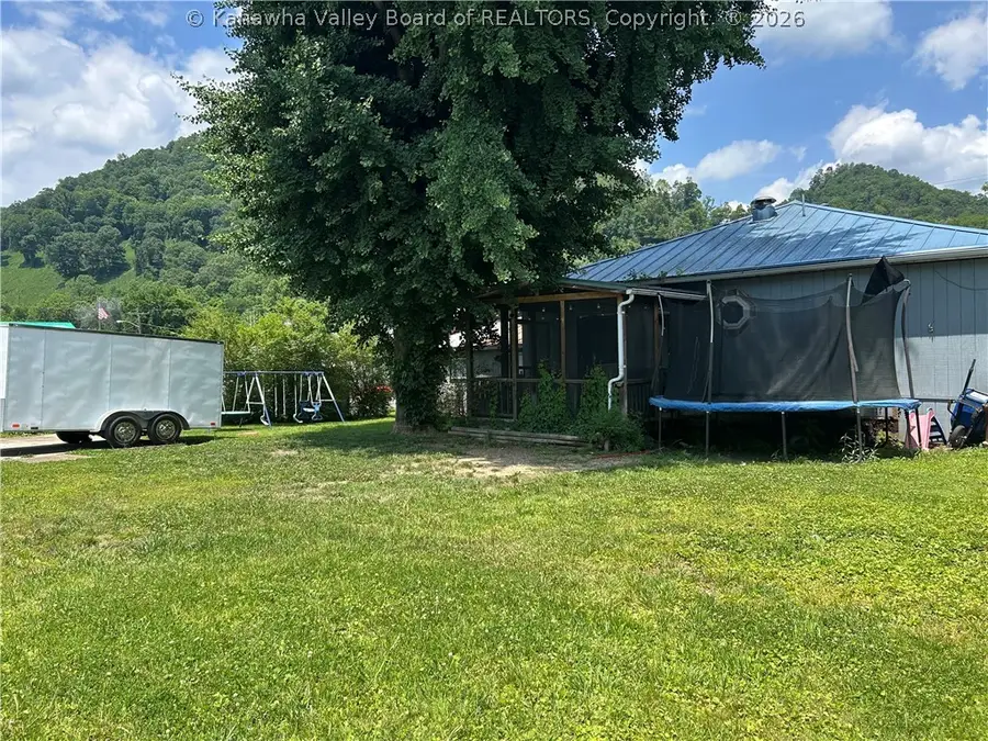404 William Street, Cedar Grove, WV 25039 - #3