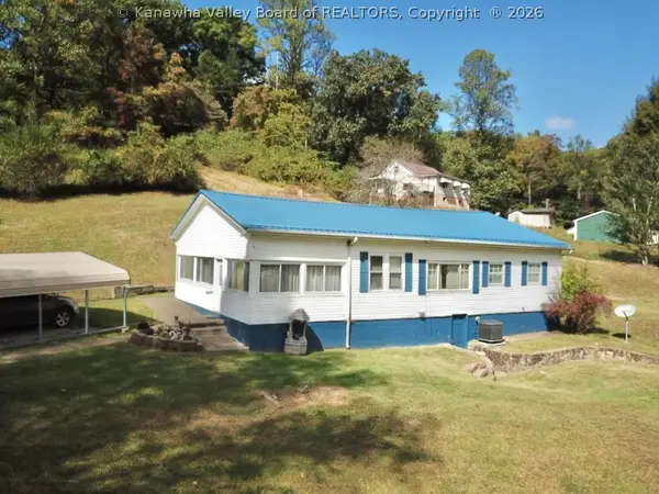24 Hollywood Drive, Charleston, WV 25311