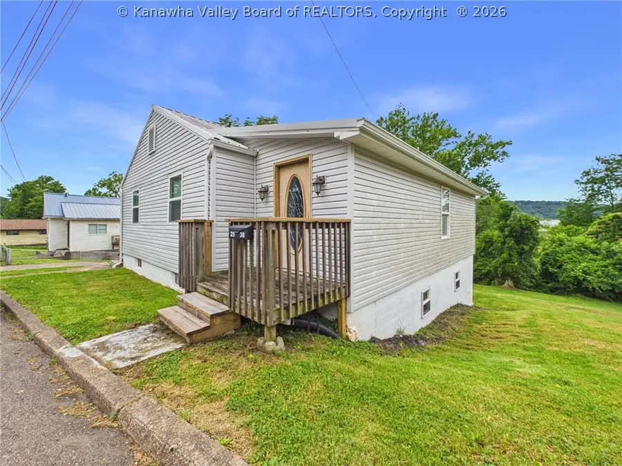 2538 3rd Avenue, Nitro, WV 25143 - #2