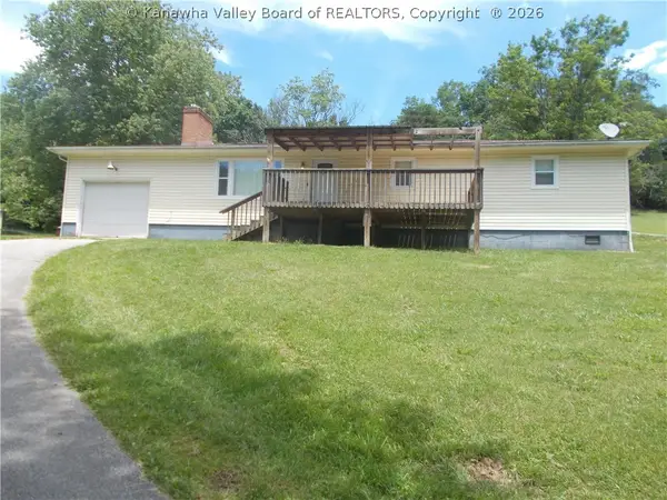 228 Crooked Creek Road, Scott Depot, WV 25560