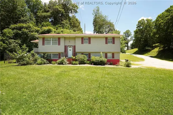 13 Outlook Point Drive, Milton, WV 25541