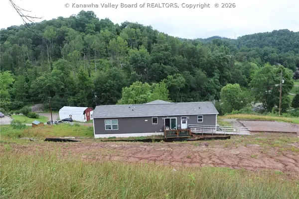 972 Dairy Road, Poca, WV 25159