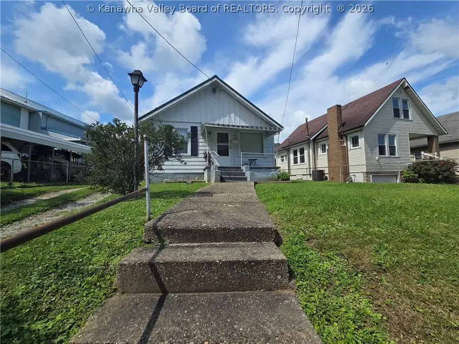 127 W Central Avenue, Belle, WV 25015 - #2