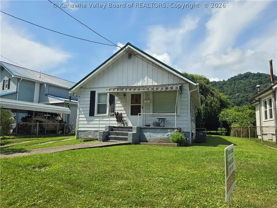 127 W Central Avenue, Belle, WV 25015 - #3