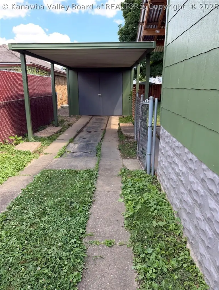 322 20th Street, Dunbar, WV 25064 - #2