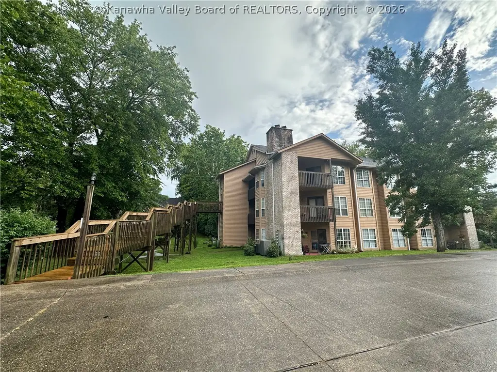 309 Oakbridge Drive, Hurricane, WV 25526 - #1