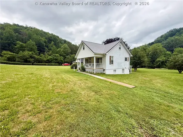 1663 Grapevine Road, Sissonville, WV 25320