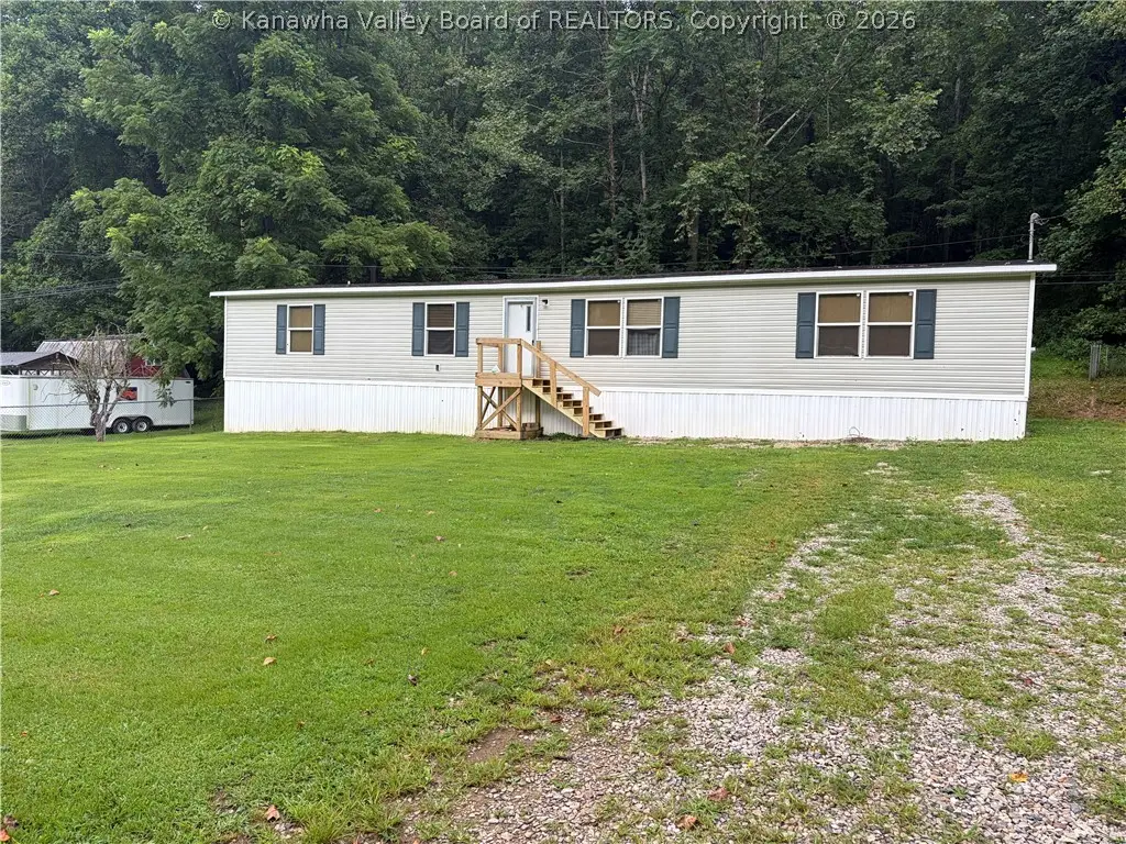 213 Hewett Town Circle, Hewett, WV 25108 - #1