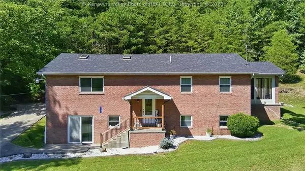 5830 Charleys Creek Road, Culloden, WV 25510