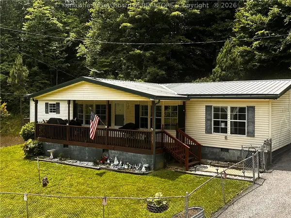 153 Everett Hager Road, Chapmanville, WV 25508