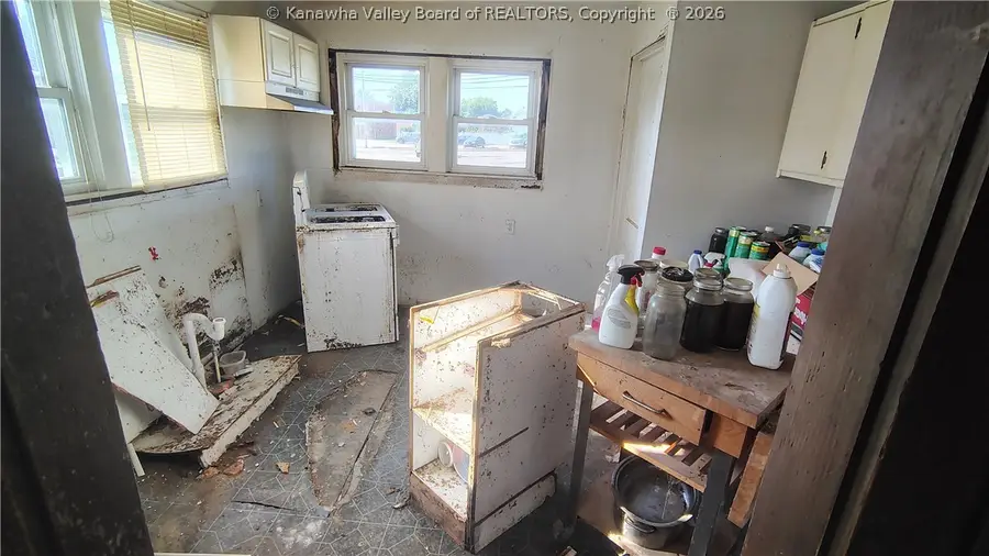 14 Layne Avenue, Nitro, WV 25143 - #3