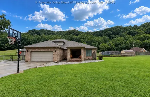 1074 Garrett Fork Road, Chapmanville, WV 25508