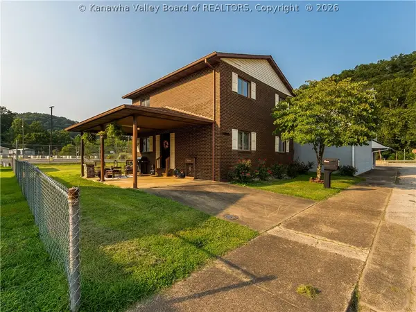 4 2nd Avenue, Clendenin, WV 25045