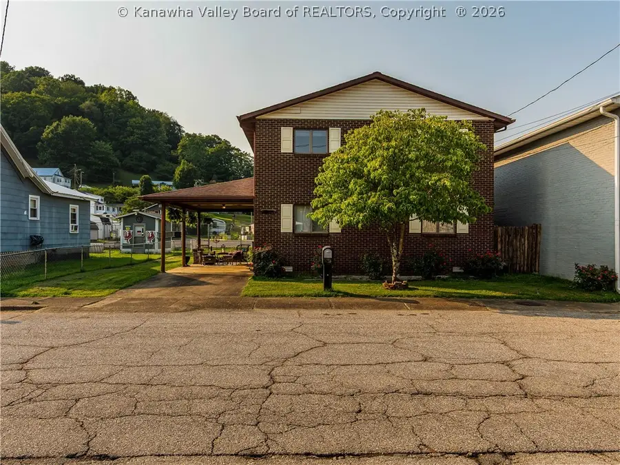 4 2nd Avenue, Clendenin, WV 25045 - #2