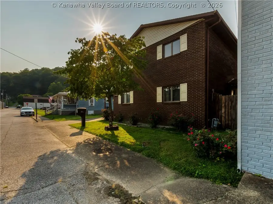 4 2nd Avenue, Clendenin, WV 25045 - #3