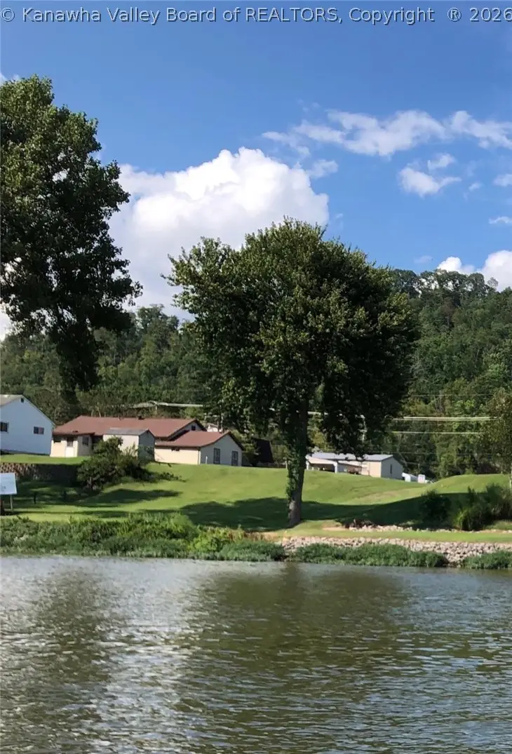 208 Kanawha Avenue S, Nitro, WV 25143 - #1