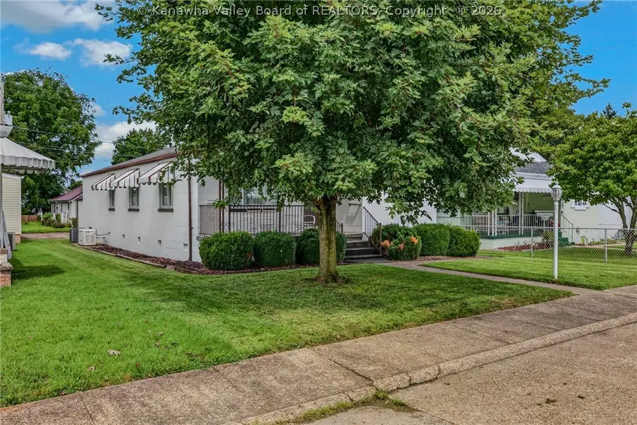 421 24th Street, Dunbar, WV 25064 - #3