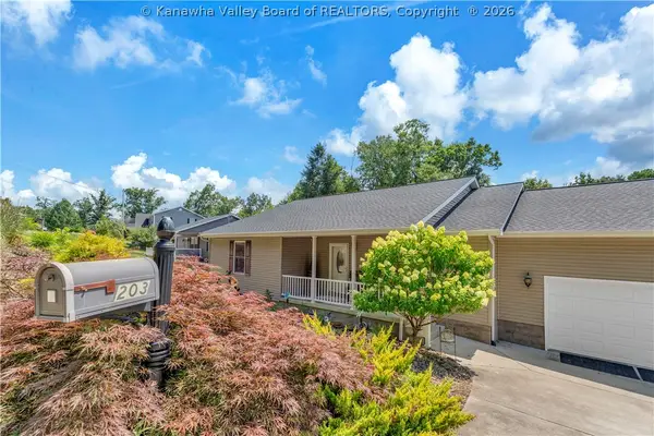 203 Knollwood Heights, Charleston, WV 25302