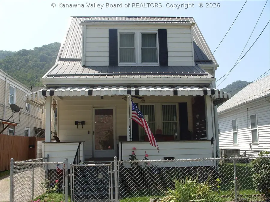 717 5th Avenue, Montgomery, WV 25136 - #2