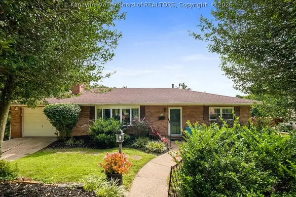 910 Chester Road, Charleston, WV 25302