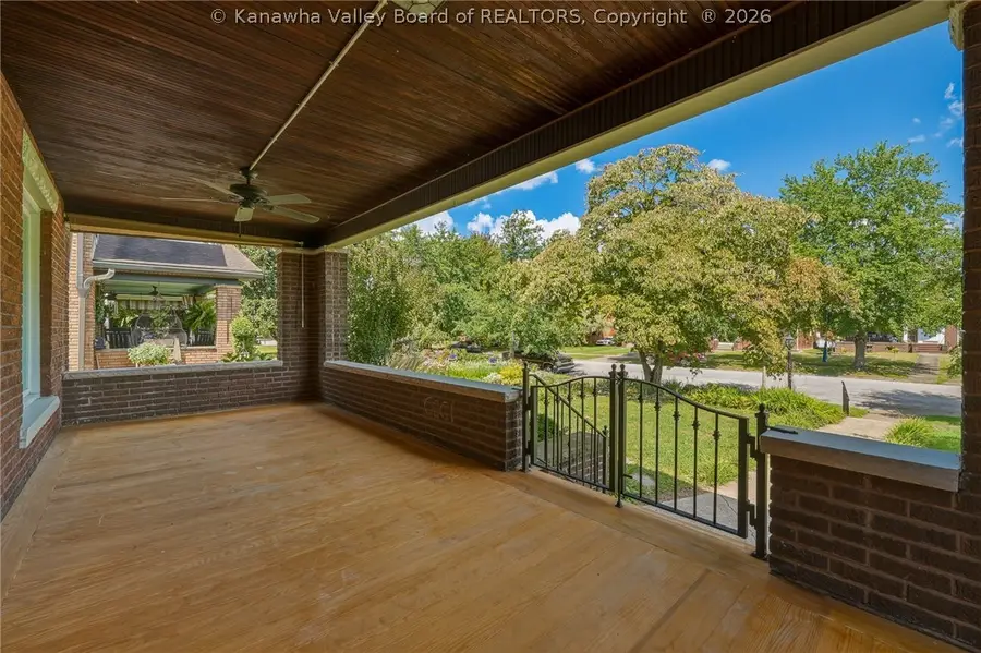 225 11th Avenue, Huntington, WV 25701 - #2