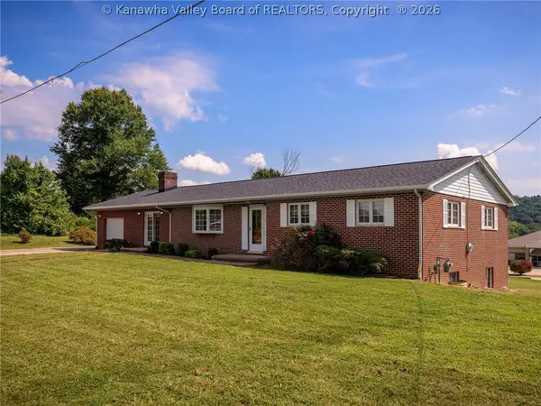 2015 E Highland Drive, Hurricane, WV 25526