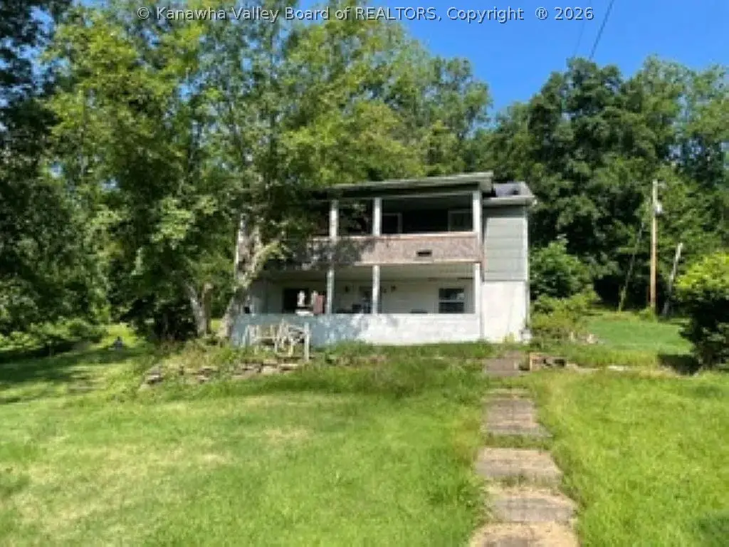 210 Cochran Circle, Nitro, WV 25143 - #1