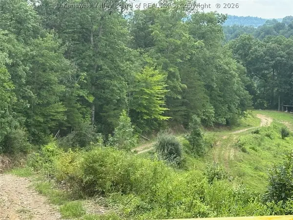 409 Hidden Farms Road, Poca, WV 25159