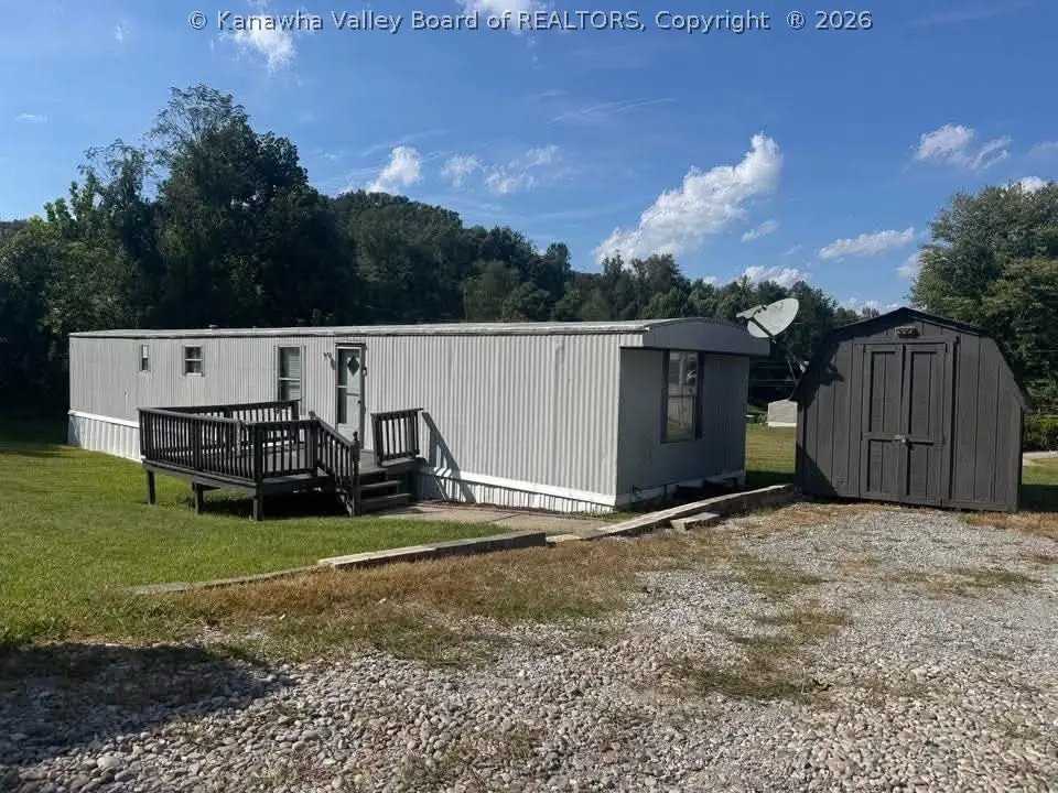 325 Circle Drive, Nitro, WV 25143 - #1