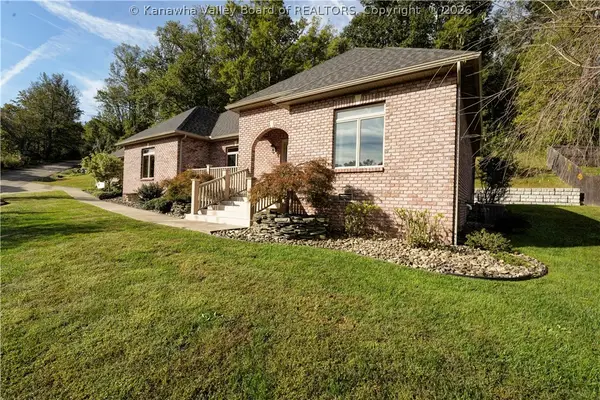 13 Keeneland Lane, Hurricane, WV 25526