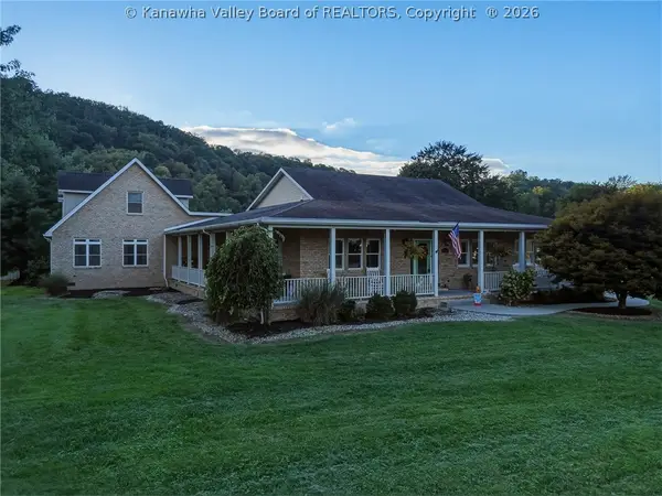 83 Garage Lane, Winfield, WV 25213