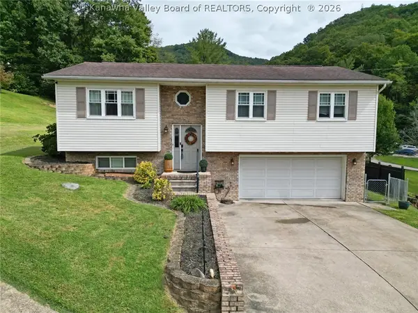 105 Hickory Road, Glasgow, WV 25086