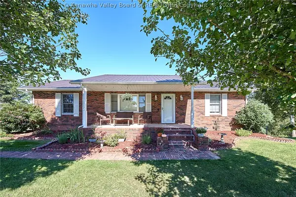 2599 Cross Creek Road, Buffalo, WV 25033