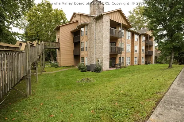 310 Oakbridge Drive, Hurricane, WV 25526