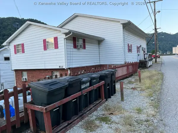 910 Fayette Pike, Montgomery, WV 25136