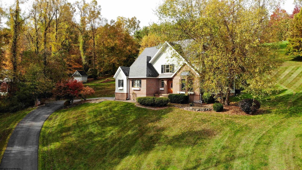 14 Woodcliff Drive, Fairmont, WV 26554 BHGRE