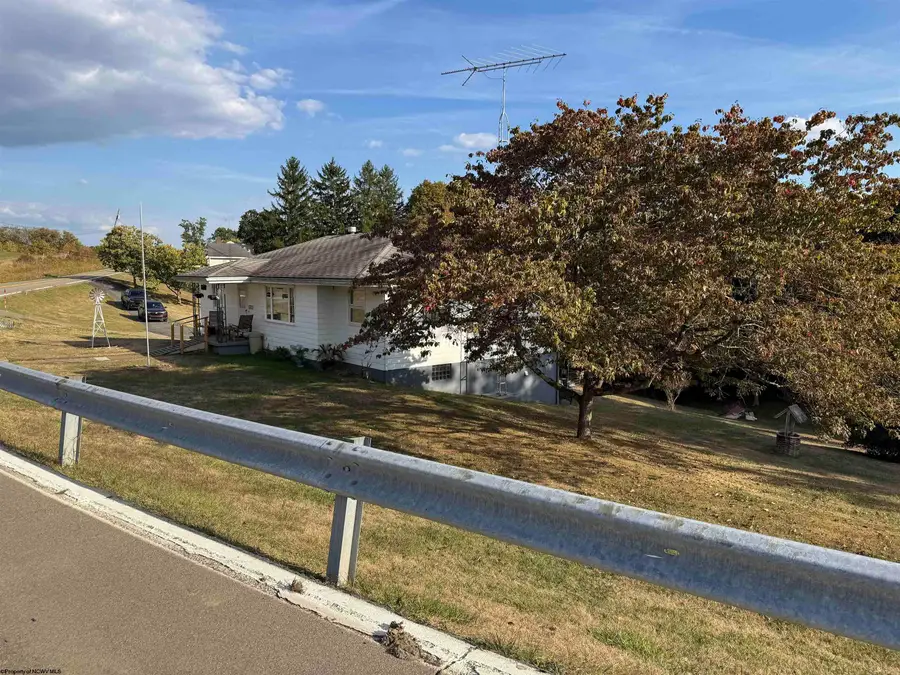 2224 Hudson Hill Road, Weirton, WV 26062 - Image #3