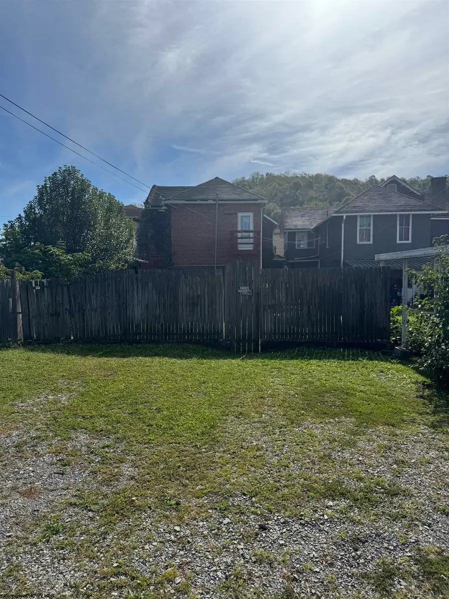 235 Center Avenue, Weston, WV 26452 - Image #2