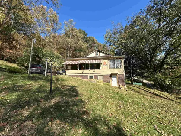 130 Otter Lane, Gassaway, WV 26624