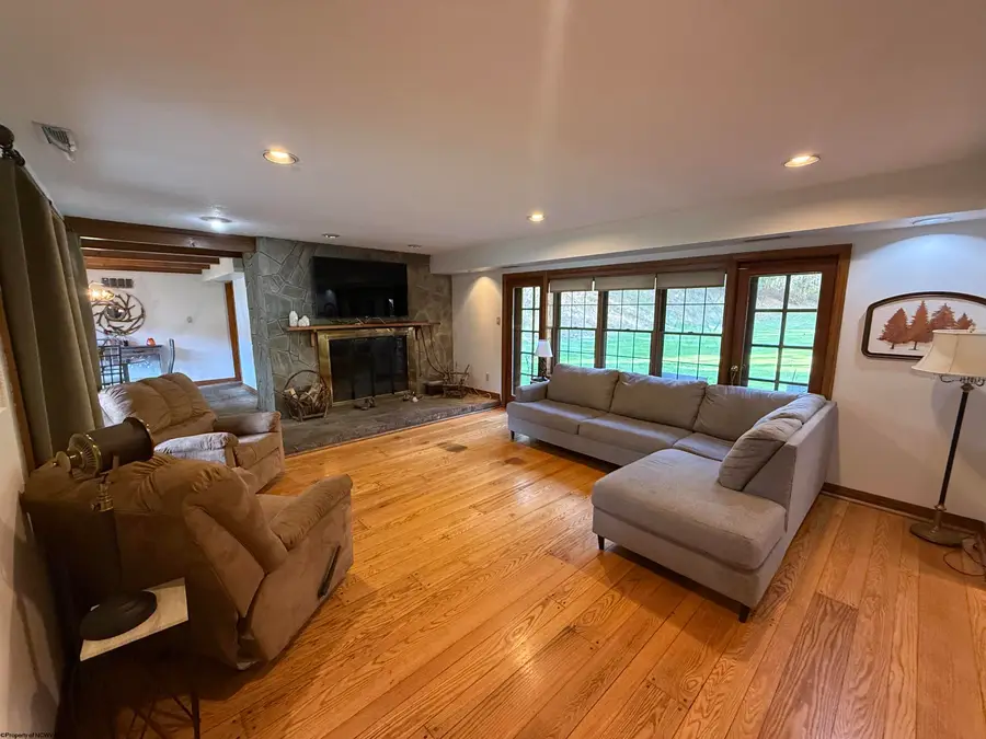 292 LAKE FLOYD Circle, Bristol, WV 26426 - Image #3