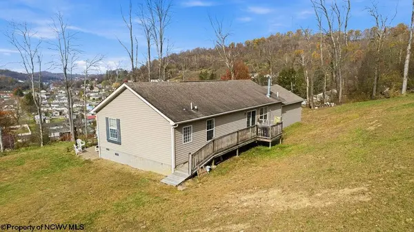 17 Solomon Drive, Stonewood, WV 26301