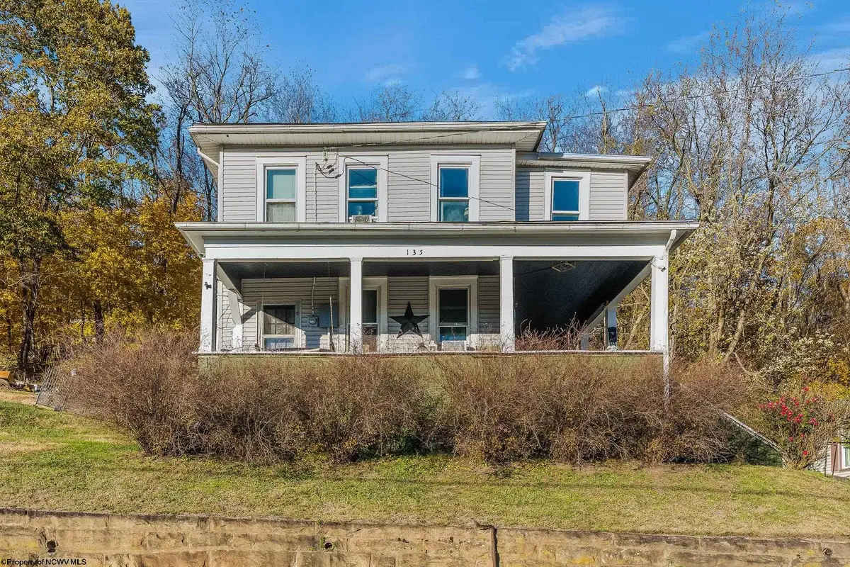 135 E Knotts Avenue, Grafton, WV 26354 - Image #1