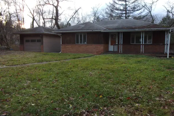 32 Cleveland Avenue, Westover, WV 26501