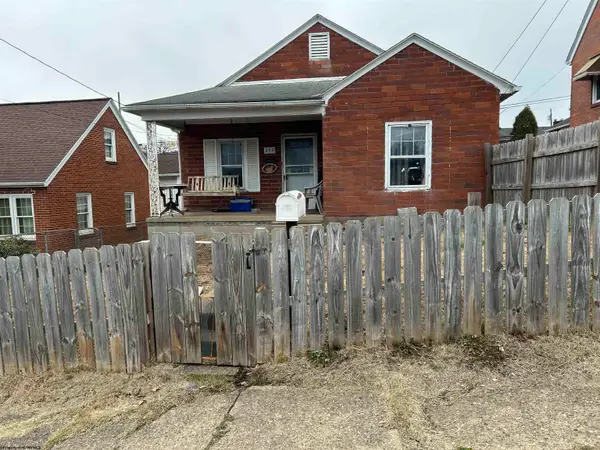 203 Indiana Avenue, Nutter Fort, WV 26301