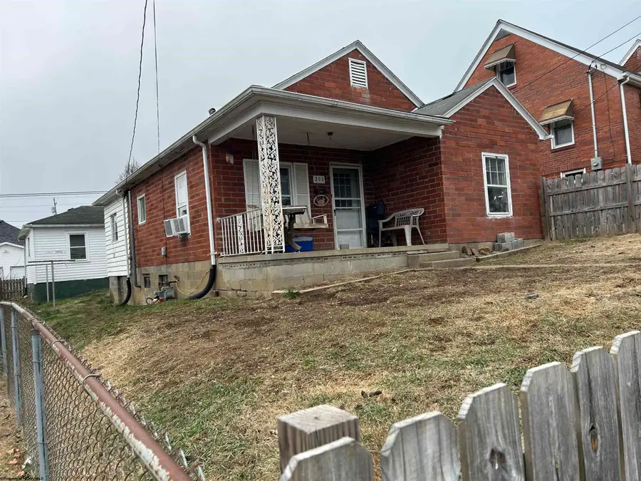 203 Indiana Avenue, Nutter Fort, WV 26301 - Image #2