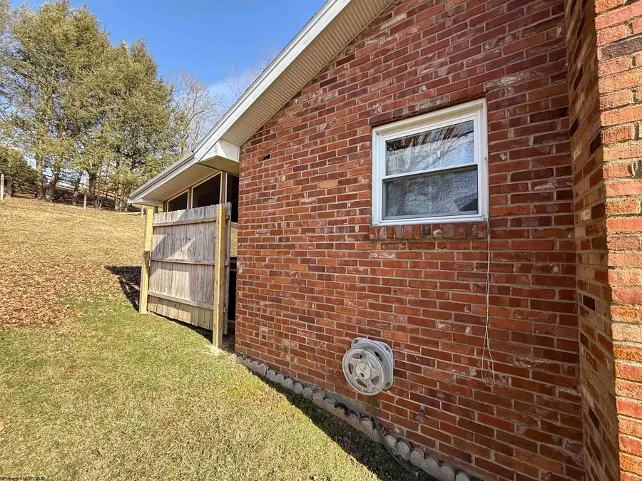 16 Crestview Terrace, Bridgeport, WV 26330 - Image #2