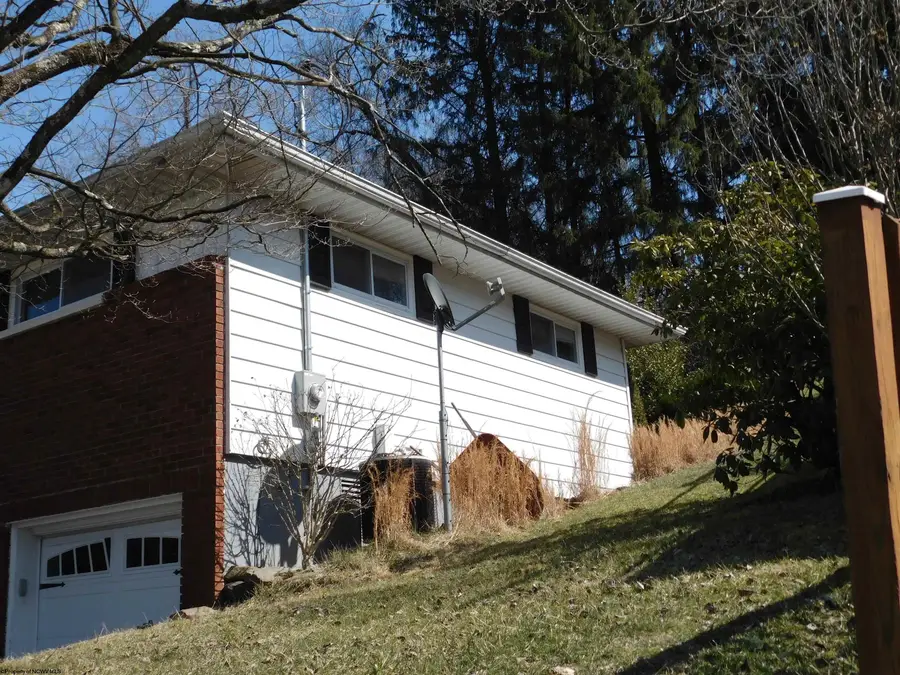 1126 S Park Drive, Fairmont, WV 26554 - #3