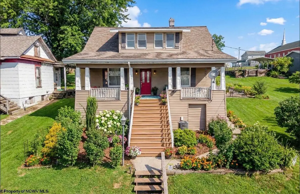 139 W Knotts Avenue, Grafton, WV 26354 - #1